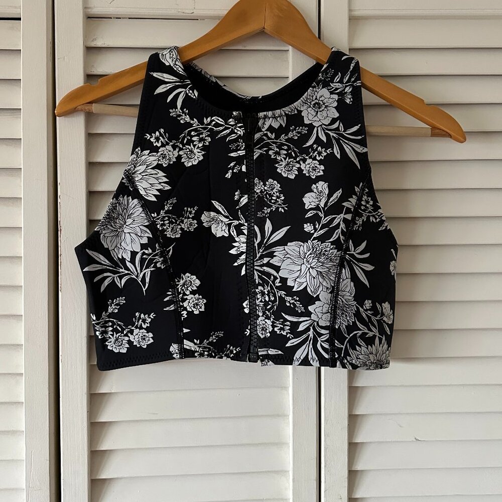 Amuse Society Laka Floral Cropped Neoprene Vest for Surf, Stand Up Paddleboard